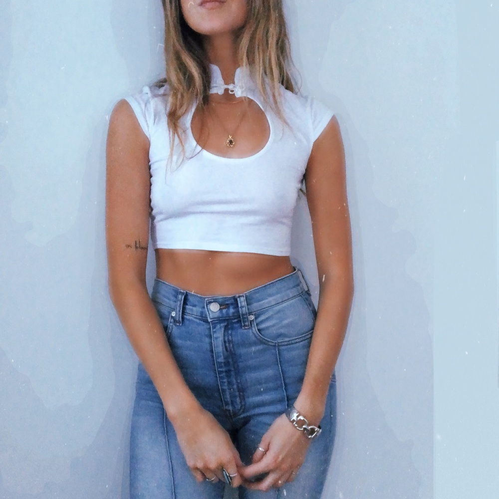 White keyhole collar crop top